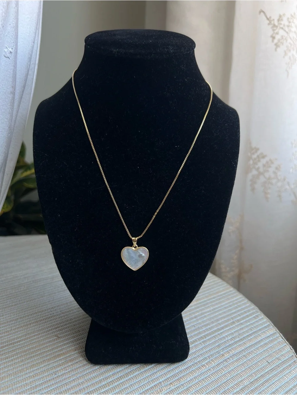 🩷-Gold Heart Pendant Necklace with Iridescent Mother-of-Pearl Accent